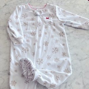 Carter’s onsie/footie ❄️❄️❄️